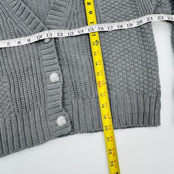 Abercrombie & Fitch Gray Chunky Knit Cropped Cardigan V Neck Button Sweater - Picture 8 of 12